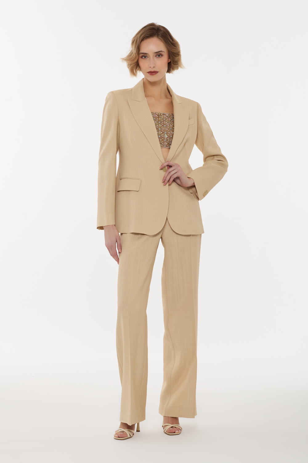 RANIAD232214_087_S26,alt-2