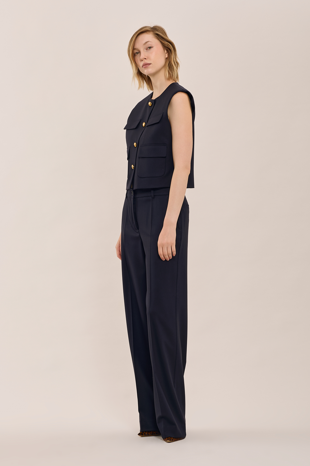 LILIUXY25D231491_012_A25,alt-2