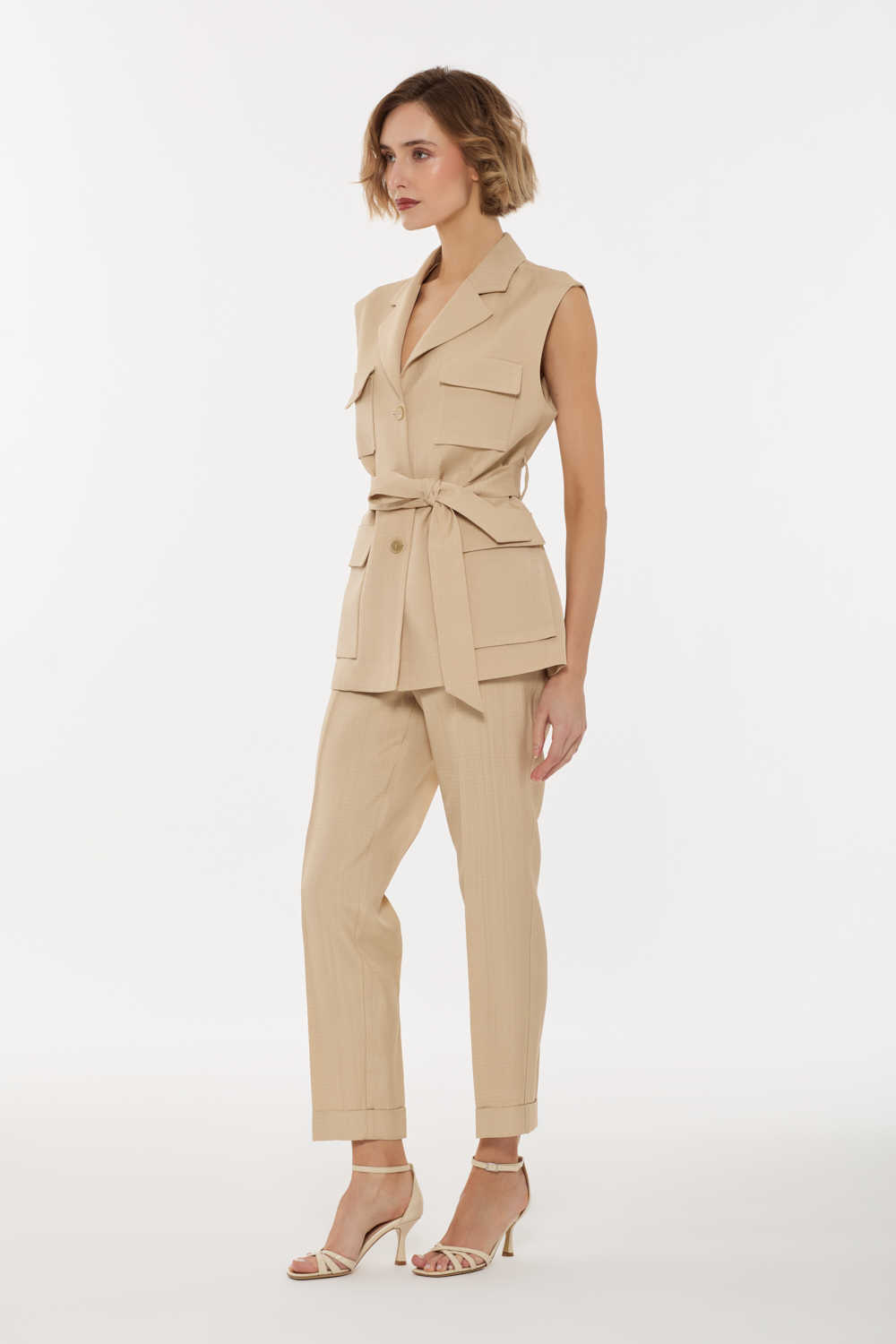 RANIAD410055_087_S26,alt-2