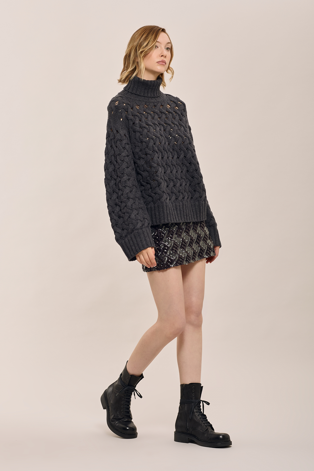 LADYBRAIDD512949_020_A25,alt-1