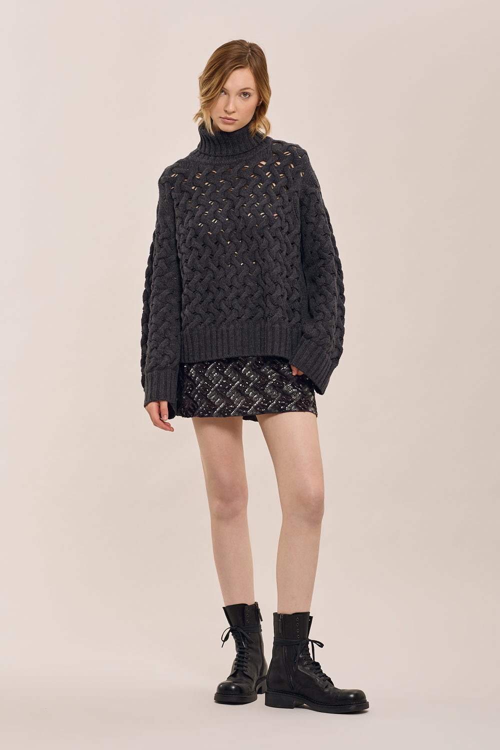 LADYBRAIDD512949_020_A25,alt-2