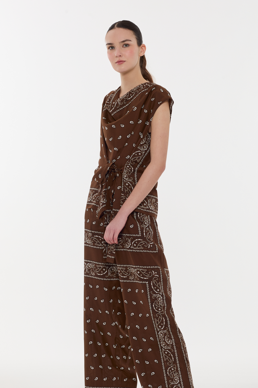 SOYD311729_886_S26,alt-1