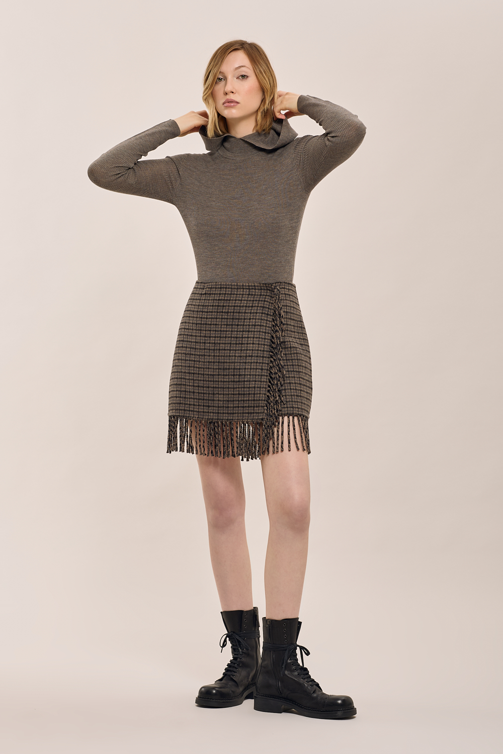 LEILA25D500713_024_A25