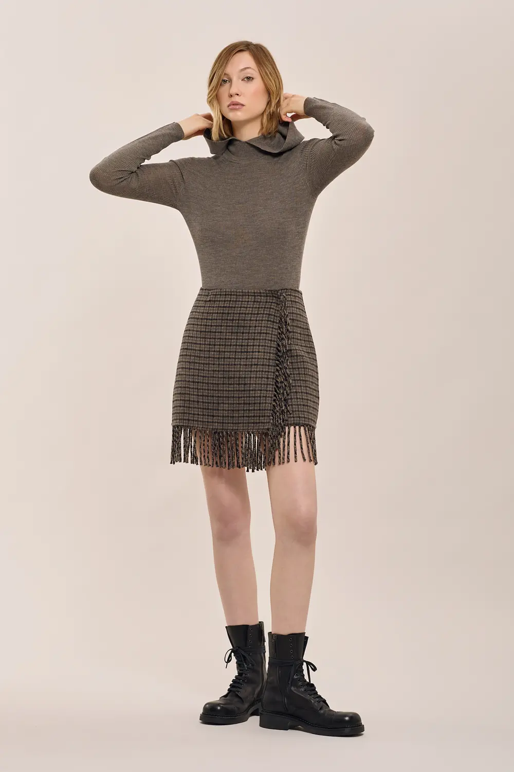 LEILA25D500713_024_A25