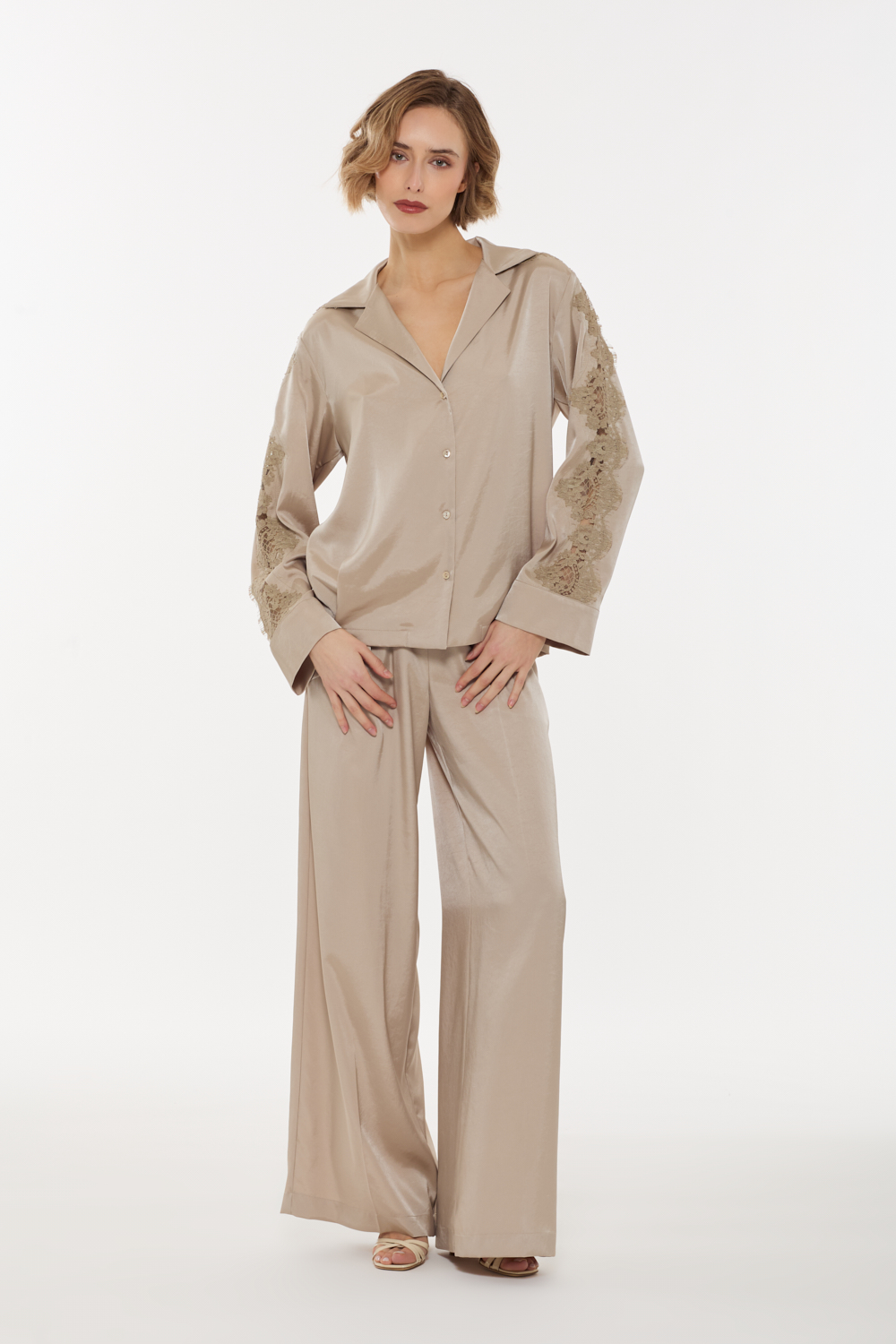 PAKYD232286_004_S26,alt-2