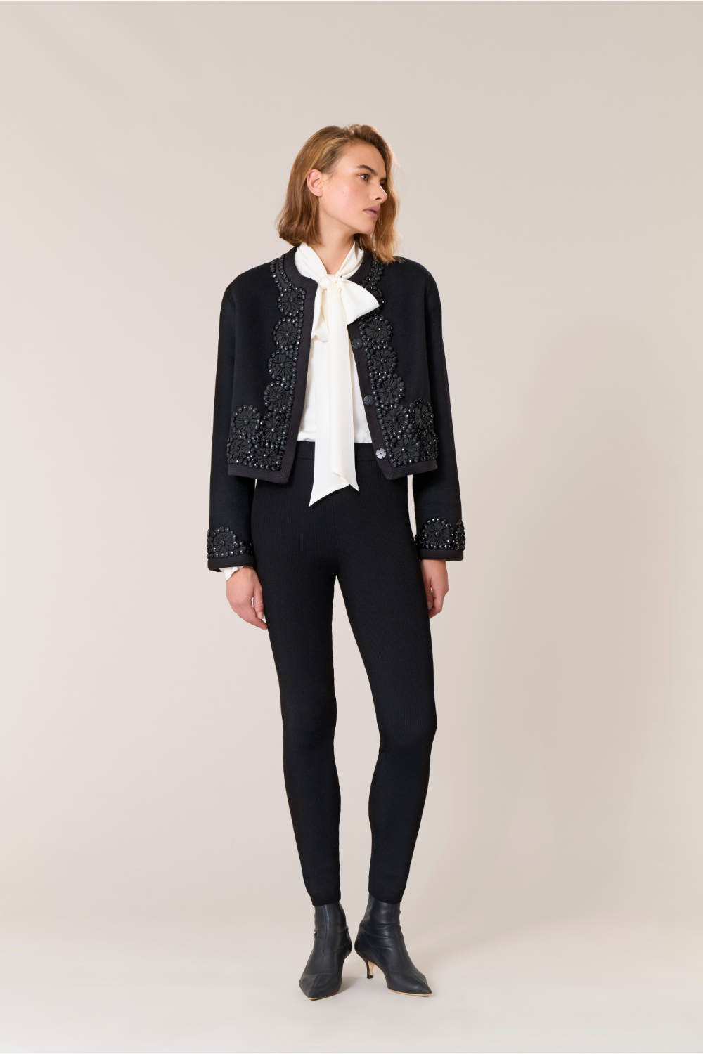 LEILA25D570609_013_A25