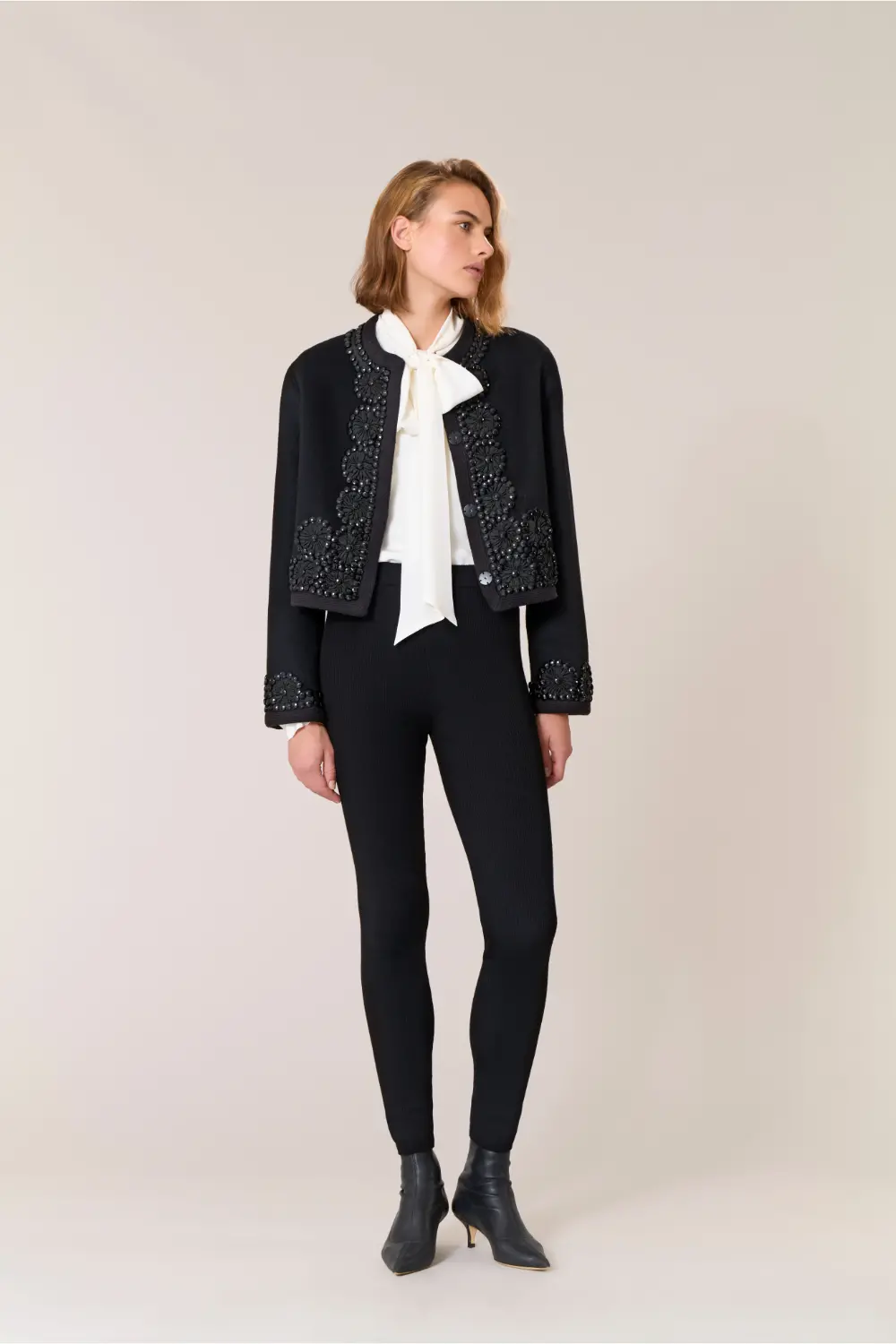 LEILA25D570609_013_A25