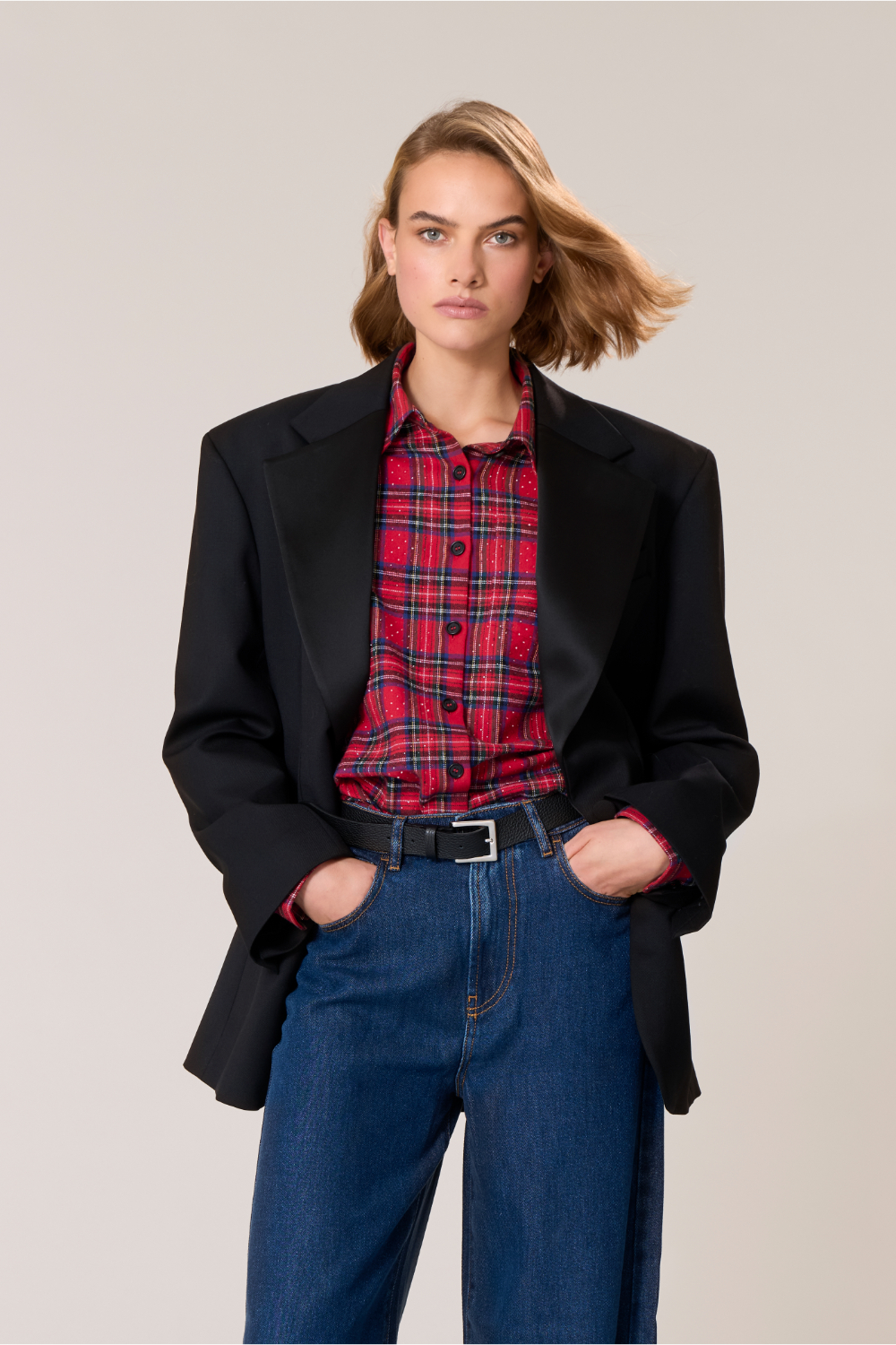 CAROUSELD380634_809_A25