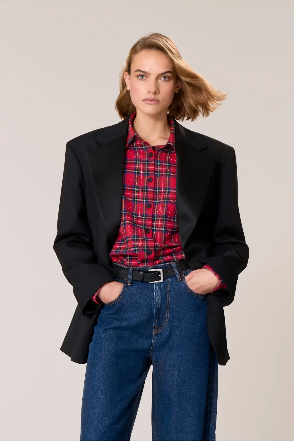 CAROUSELD380634_809_A25