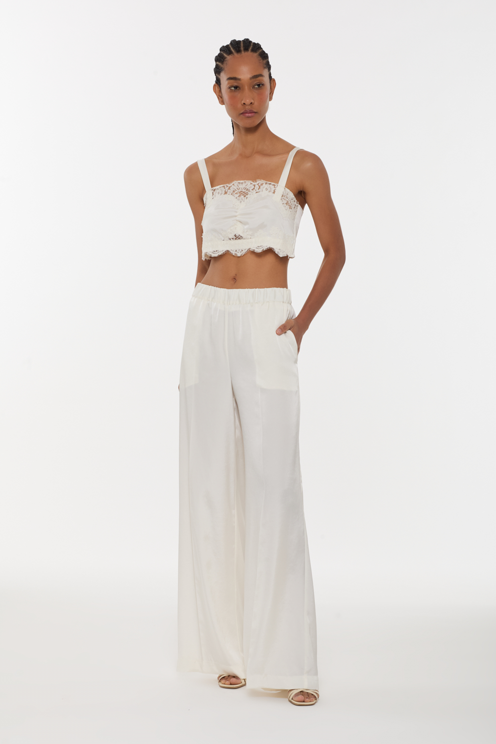 PAKYD232286_002_S26,alt-1