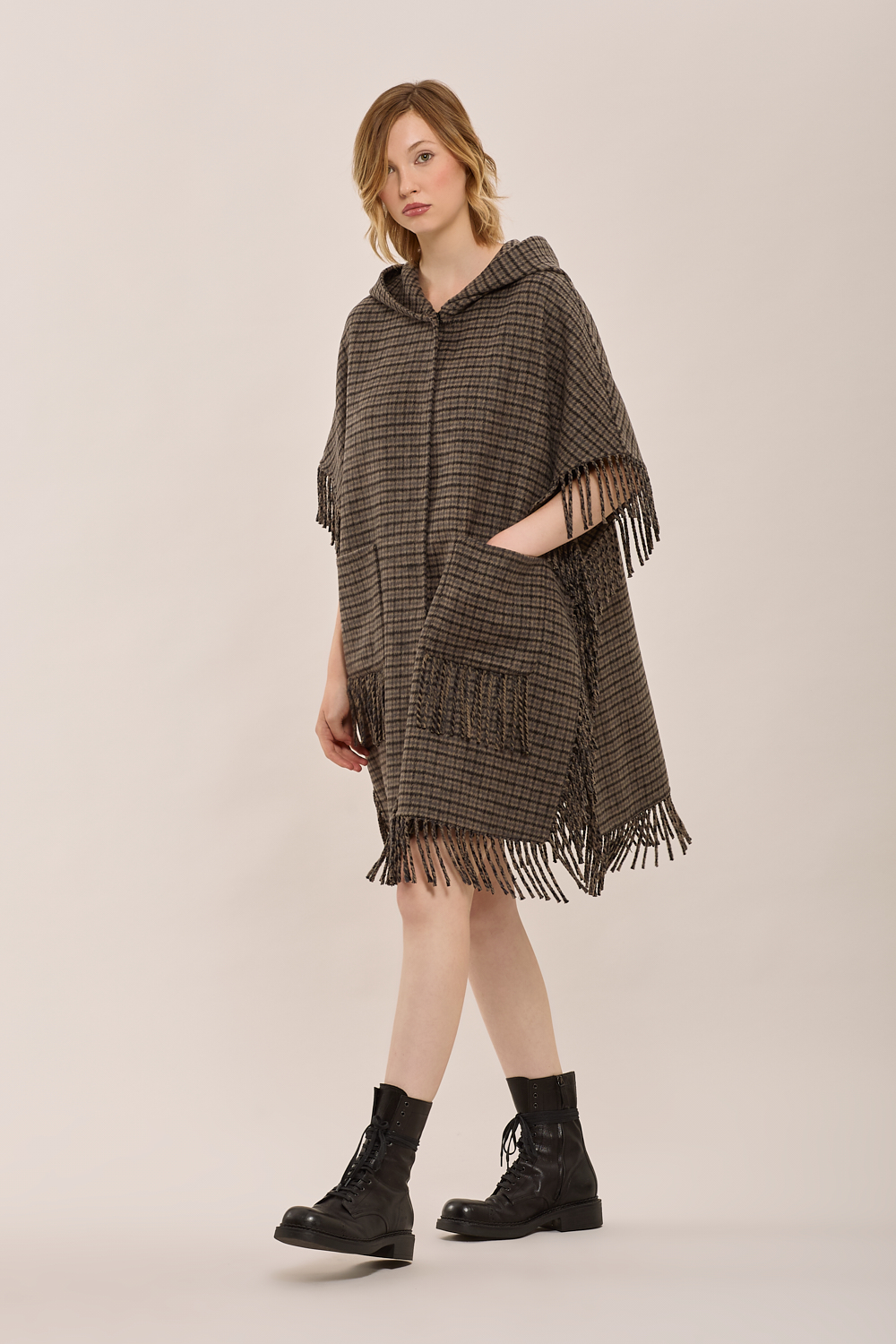 LURKD480522_820_A25,alt-1