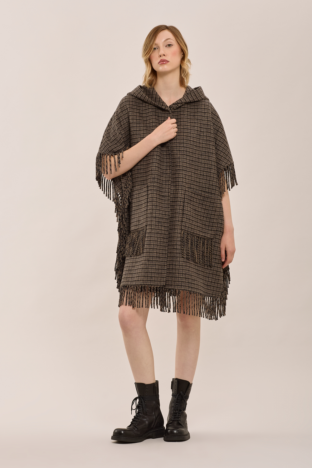 LURKD480522_820_A25,alt-2