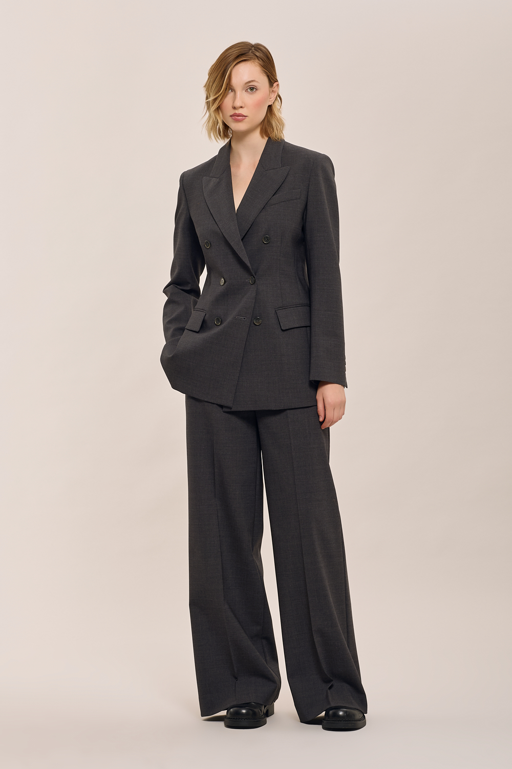 LUWOOLD420266_020_A25