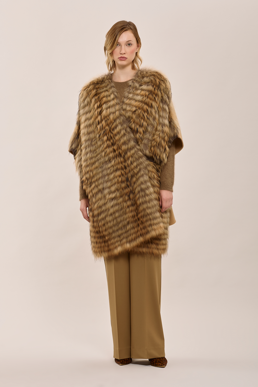 LEAK25D480521_004_A25,alt-1