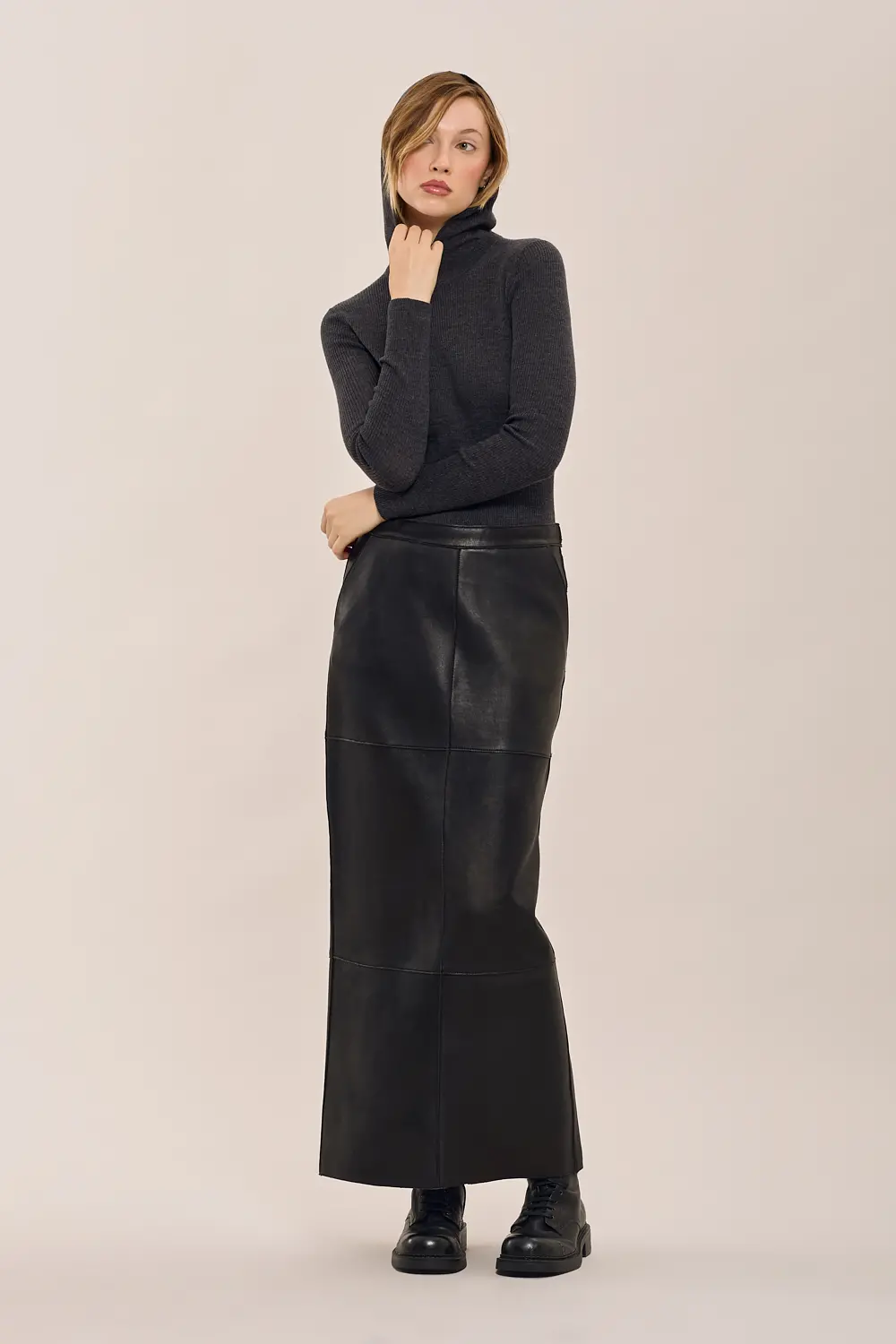 LEILA25D500713_020_A25