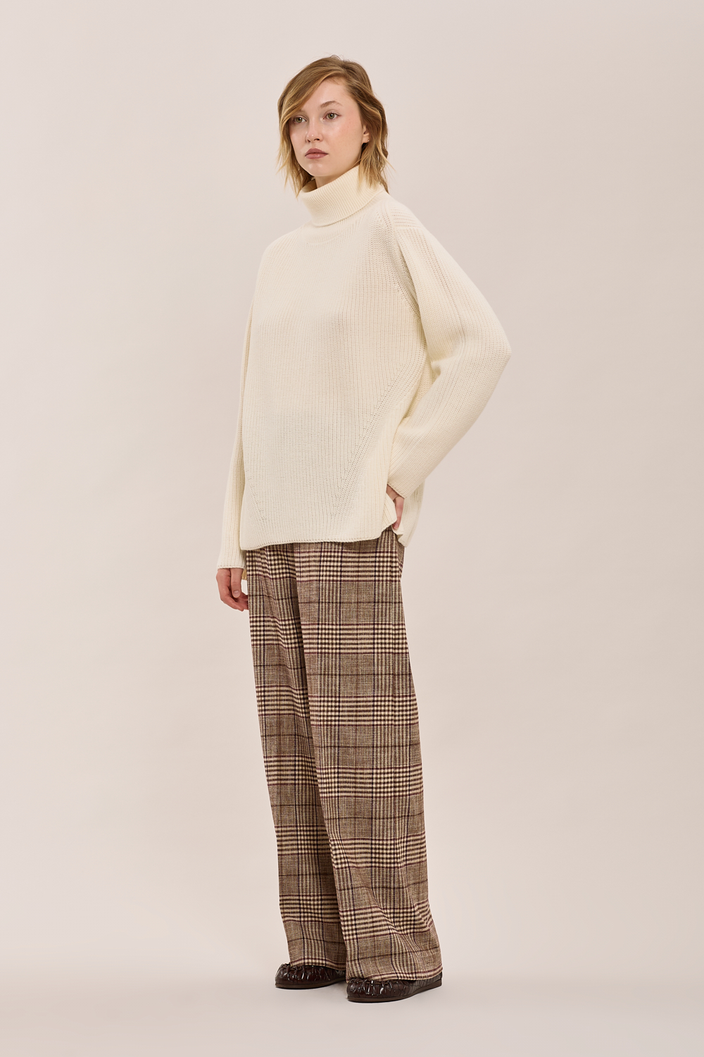 LADYBLUMD512950_002_A25,alt-2