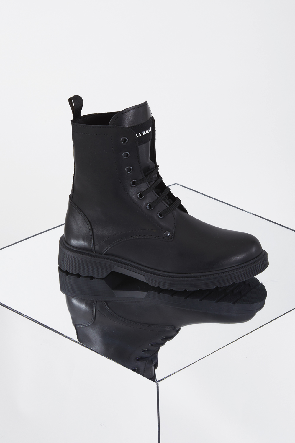 MELSHOED070223_013_A22